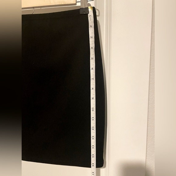 Lulus Black mini skirt - Picture 2 of 3